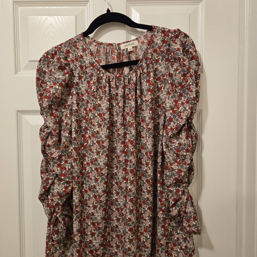 Max Studio Red and White Floral Blouse - Picture 6 of 8